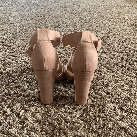 Forever 21 pink wrap around pointy toe heels - never worn smoke free home - Picture 3 of 4